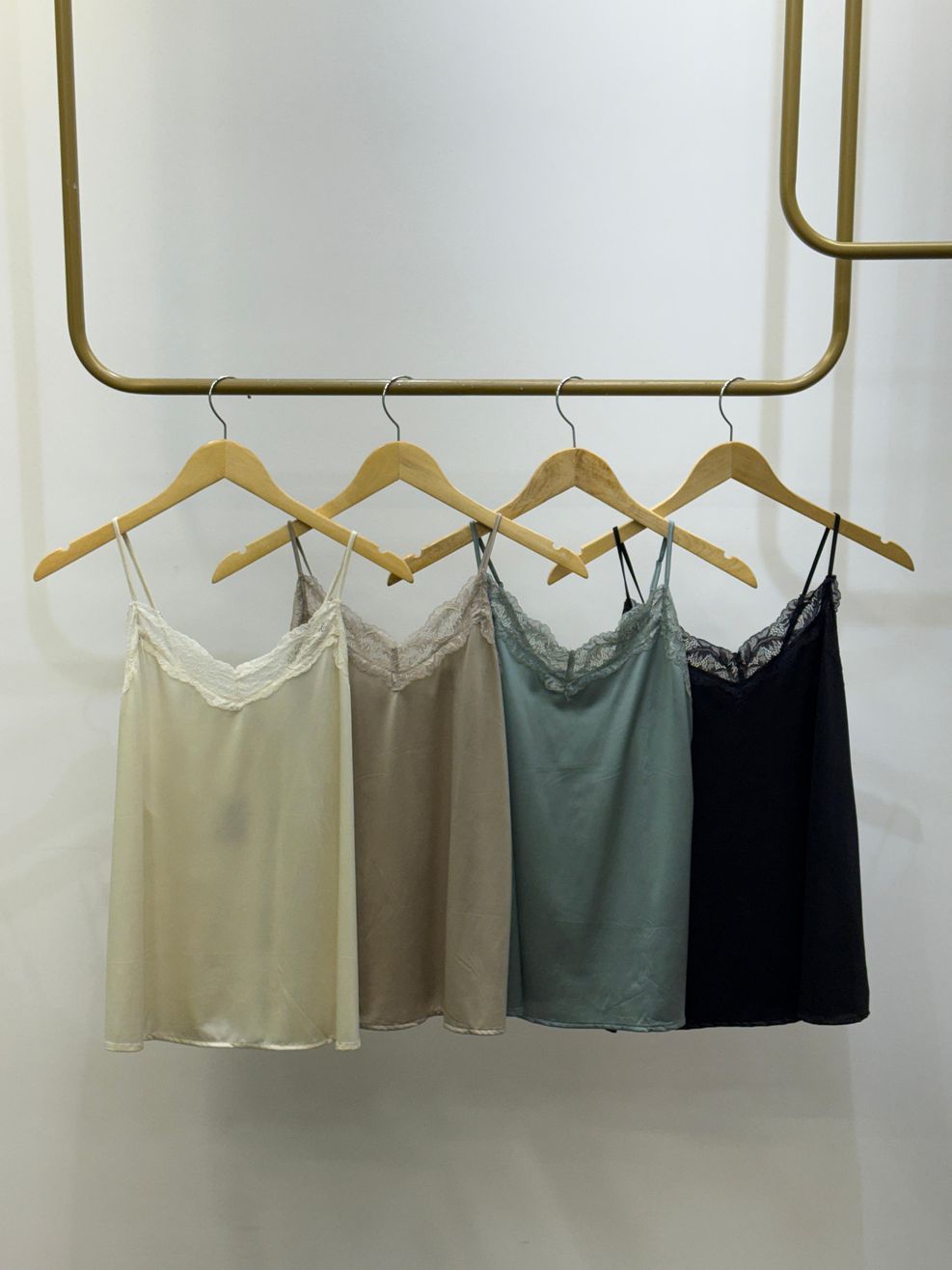 Regata Acetinada Elastano com Renda - Verde