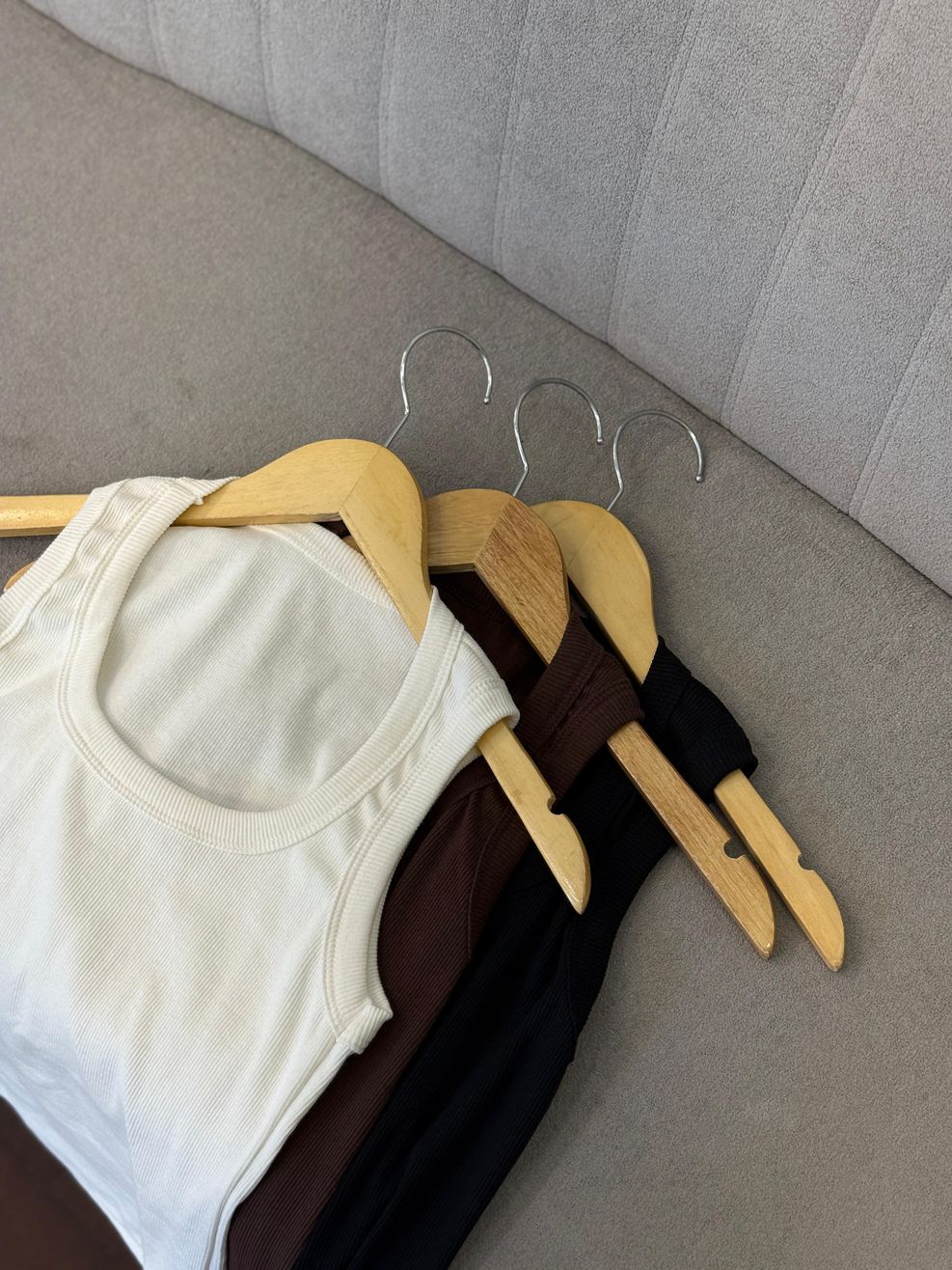 Kit 3 Regatas Ribana Premium BASICMATCH - Off White/Marrom/Preto