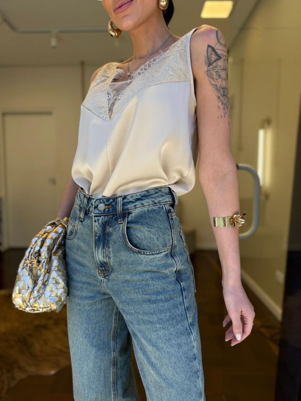 Regata Cetim e Renda Decote V - Off White 