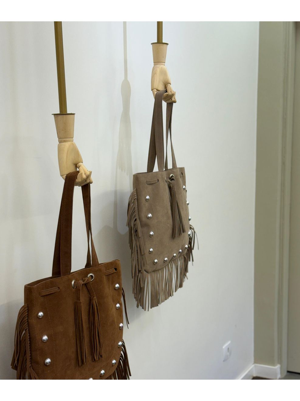 Bolsa Chamois Vegan Franjas e Taxas Grande - Cinza Claro 