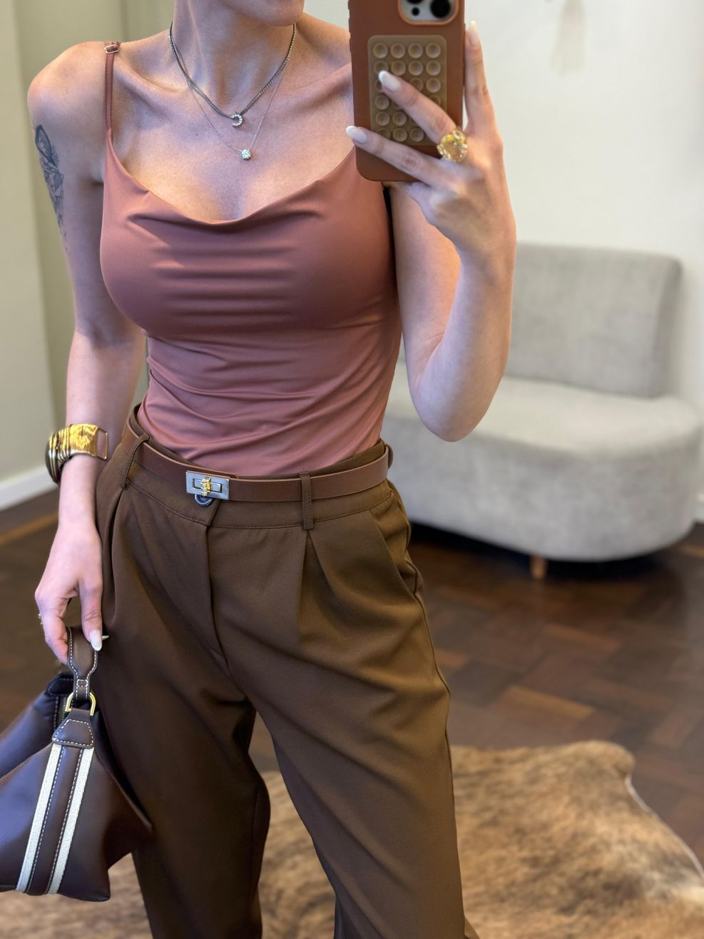 Calça Alfaiataria Cenoura Zíper - Marrom Castanho