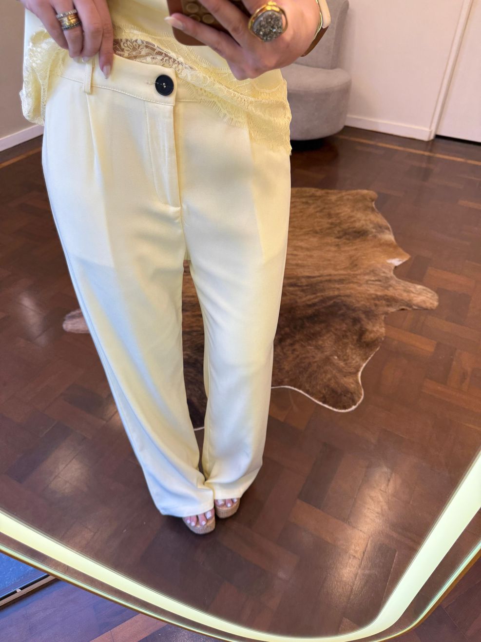 Calça Alfaiataria Karine - Amarelo Manteiga 