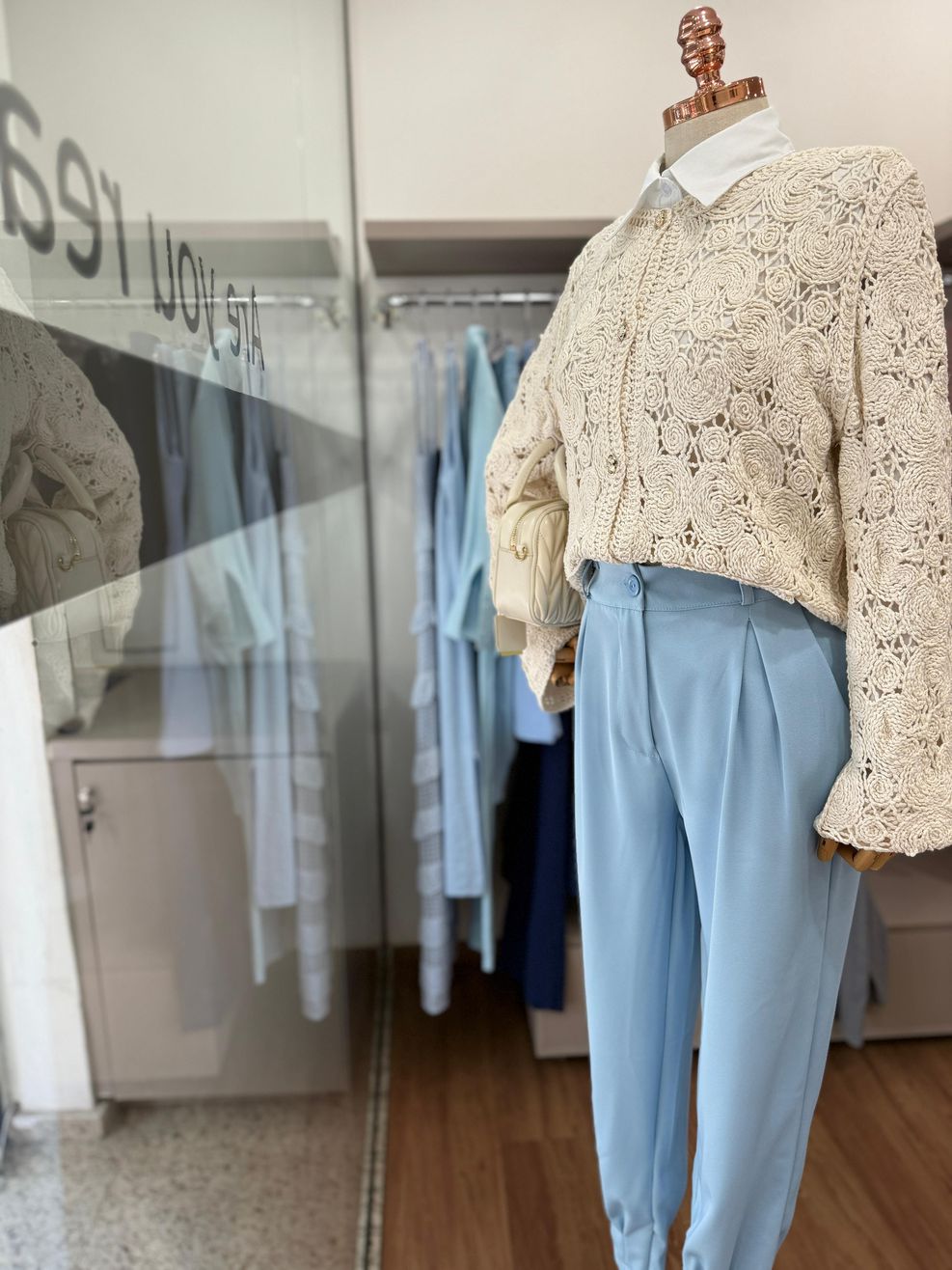Calça Alfaiataria Cenoura Zíper - Azul Bebê 