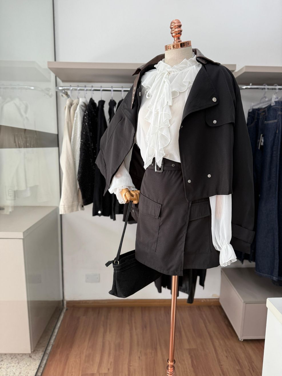 Conjunto Trench Coat - Detalhes Couro - Preto 