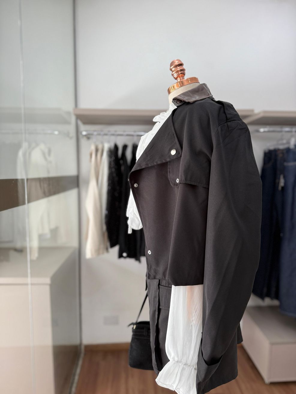 Conjunto Trench Coat - Detalhes Couro - Preto 