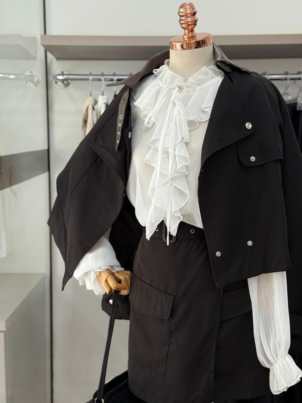 Conjunto Trench Coat - Detalhes Couro - Preto 