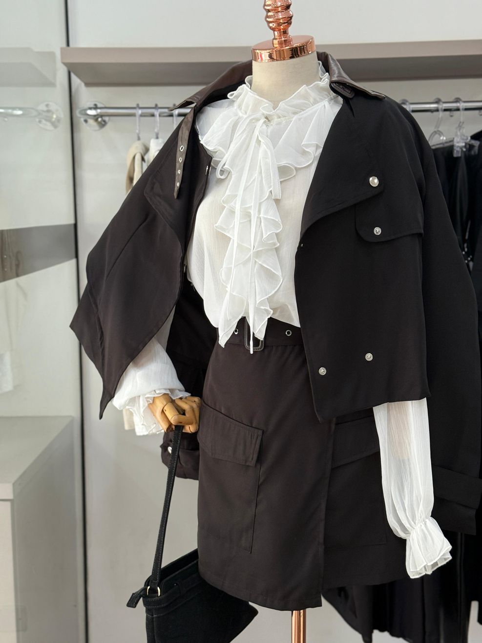 Conjunto Trench Coat - Detalhes Couro - Preto 
