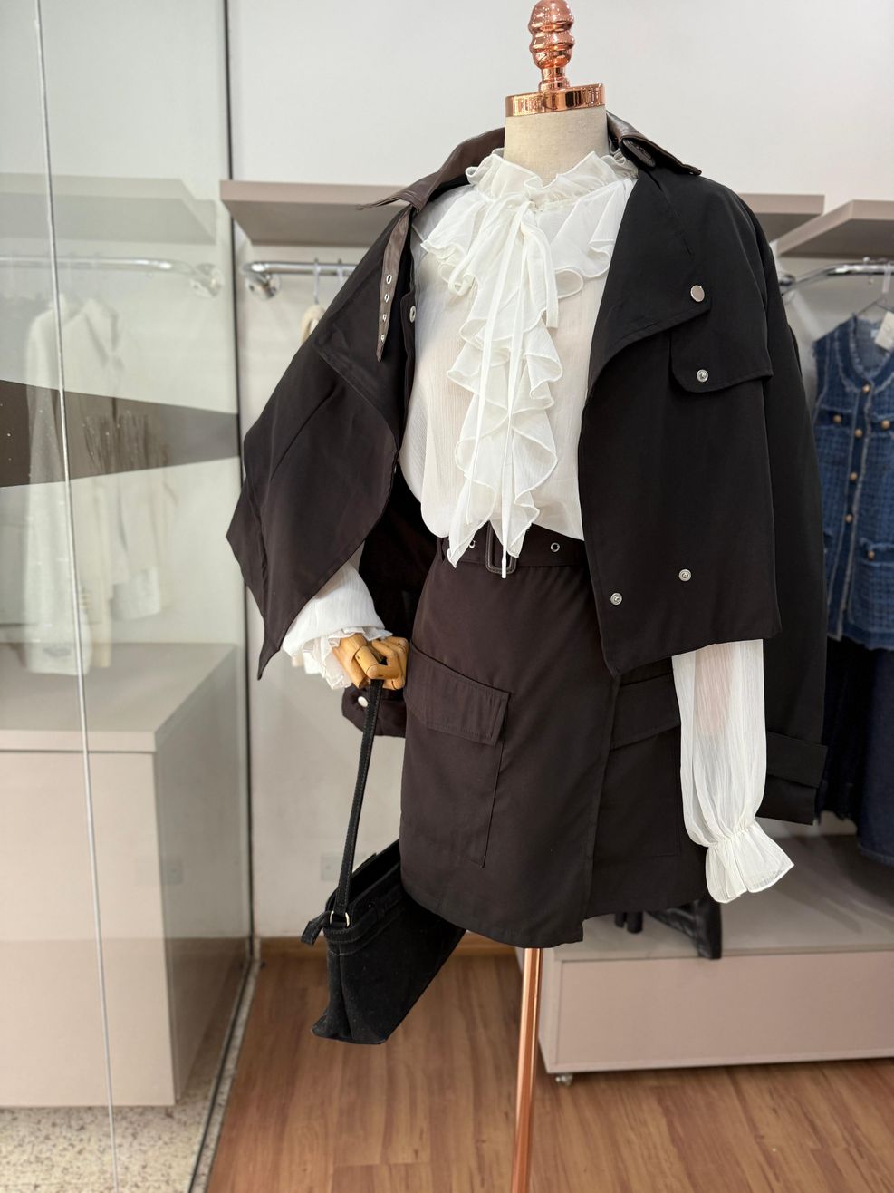 Conjunto Trench Coat - Detalhes Couro - Preto 