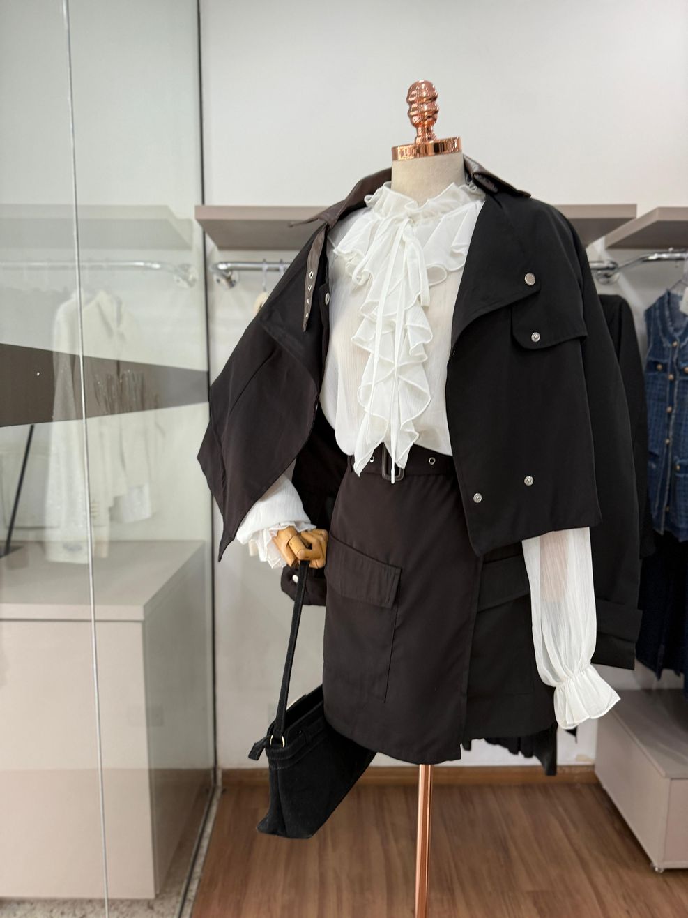Conjunto Trench Coat - Detalhes Couro - Preto 