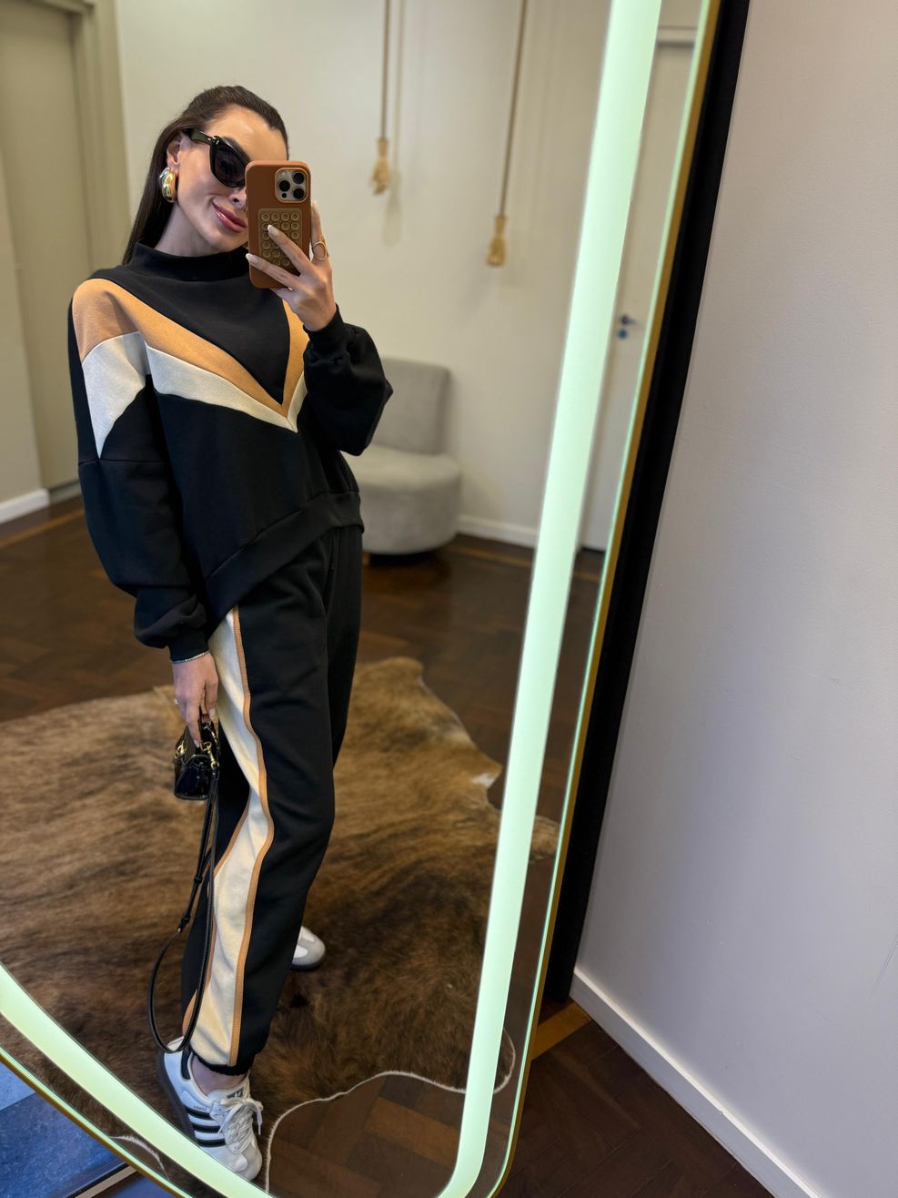 Conjunto Moletom Preto e Cappuccino 