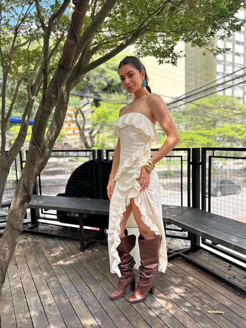 Vestido Tomara que Caia Babados e Fenda Alessandra - Off White 