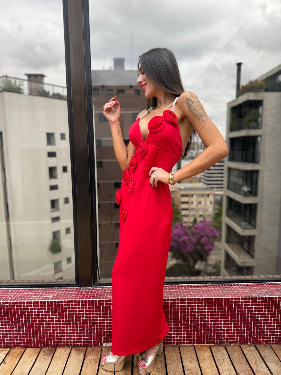 Vestido Midi Aplicação Flor Alça Pérola 