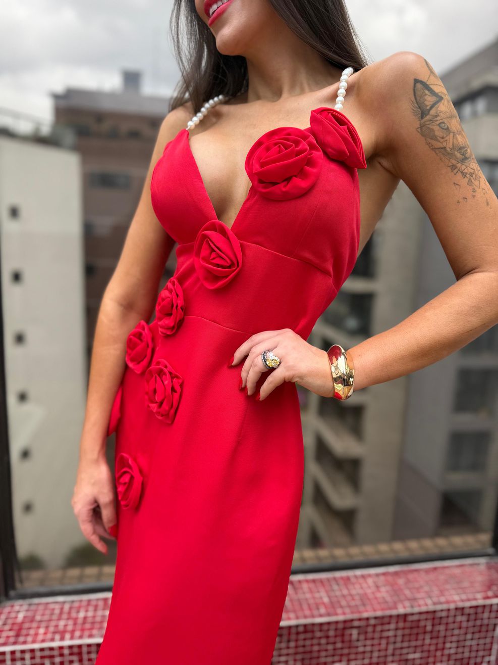 Vestido Midi Aplicação Flor Alça Pérola 