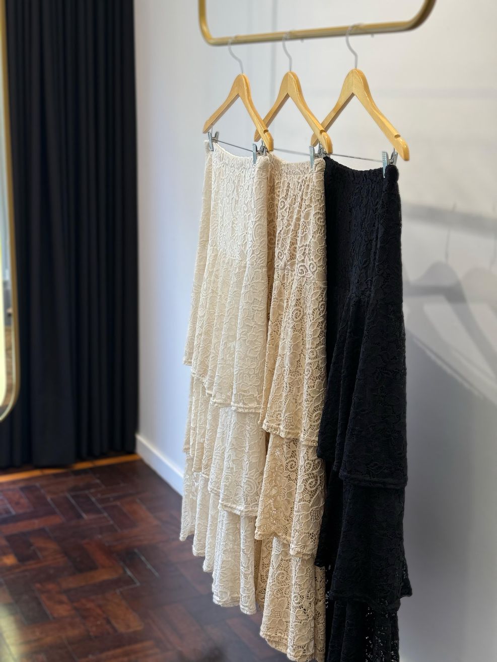 Saia Longa Renda Camadas Lorena - Off White 