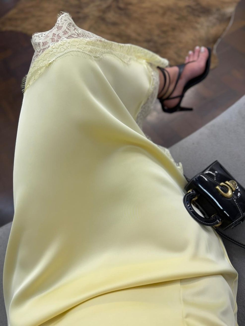 Saia Cetim e Renda Assimétrica - Amarelo Manteiga 
