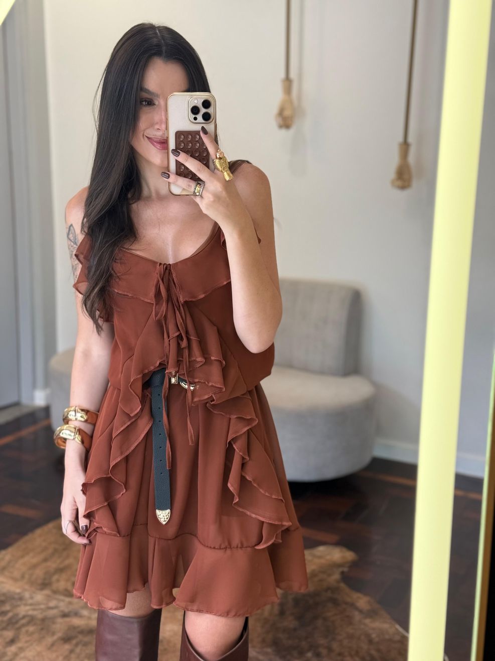 Vestido Curto Chiffon Alça - Babados Suave Frente 