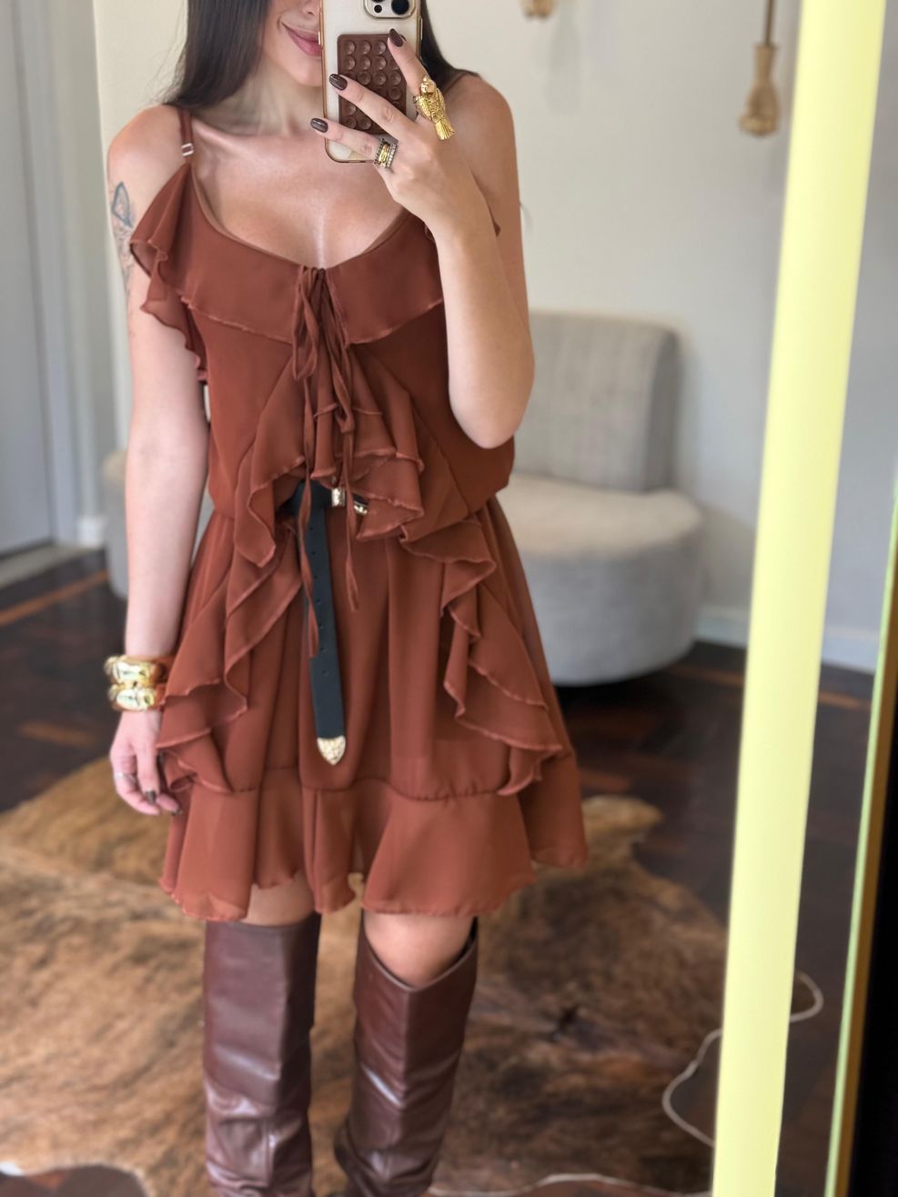 Vestido Curto Chiffon Alça - Babados Suave Frente 