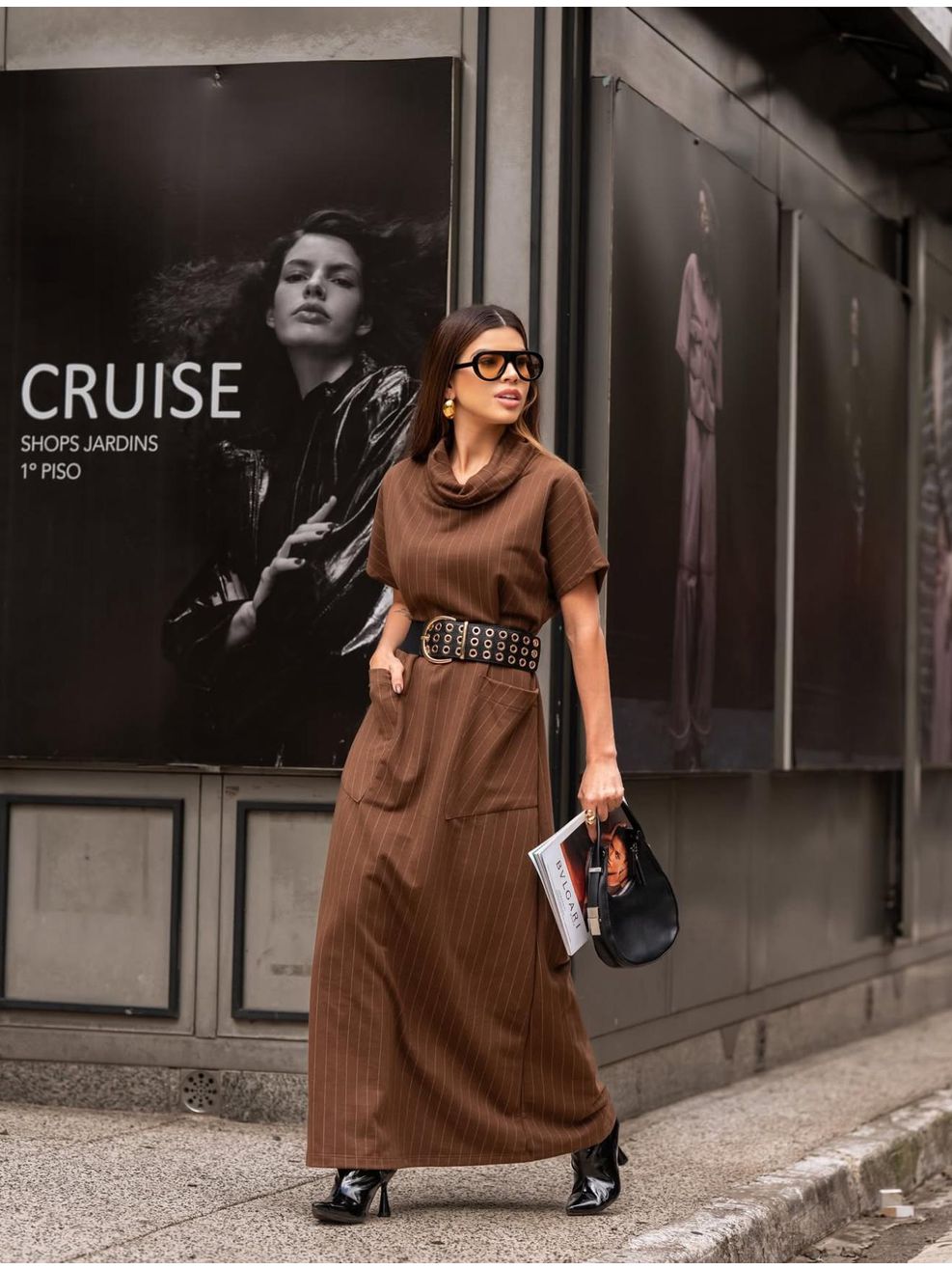 Vestido Moletom Risca de Giz - Gola Boba - Marrom 