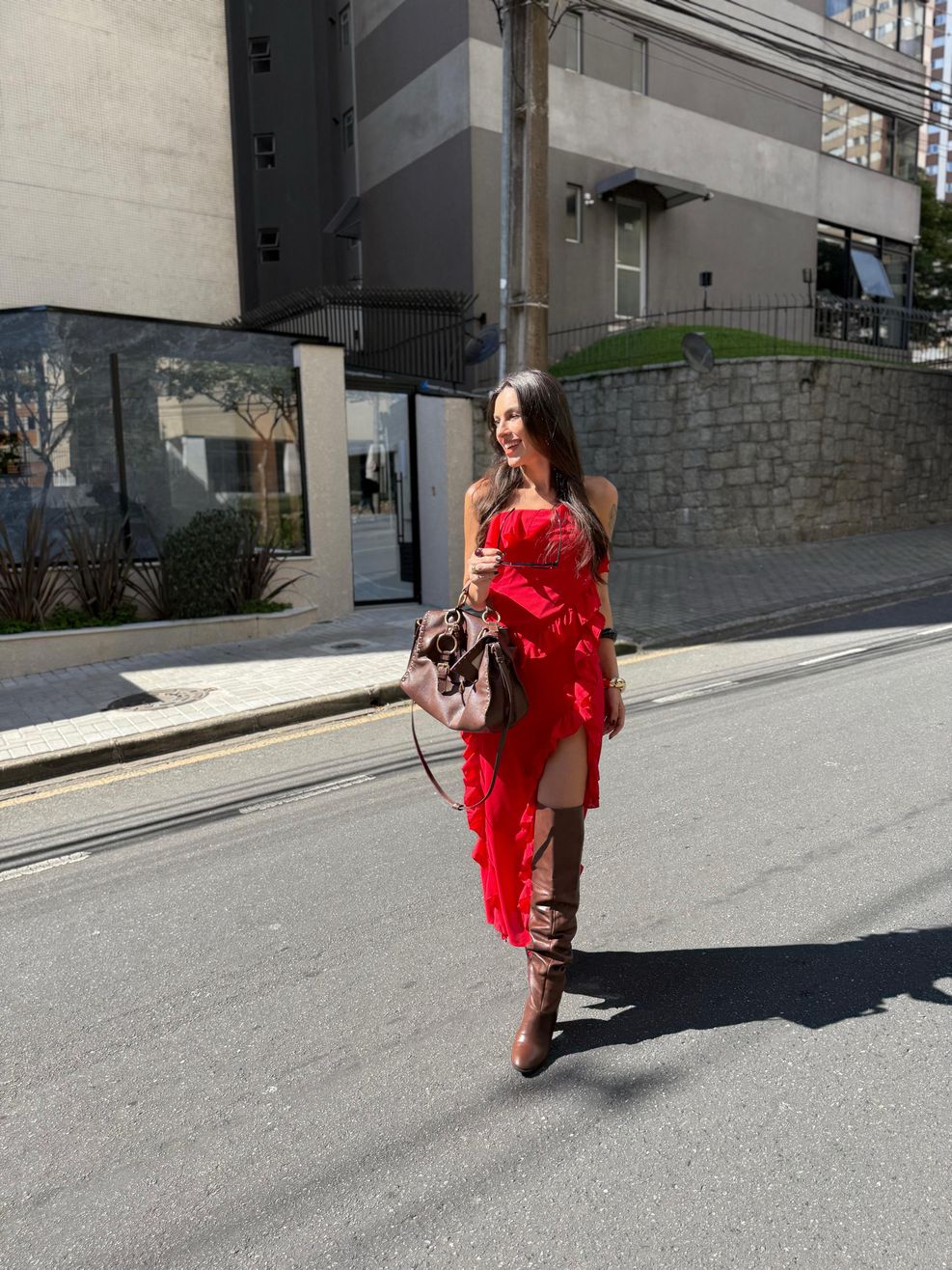 Vestido Tomara que Caia Babados e agenda Alessandra - Off White 