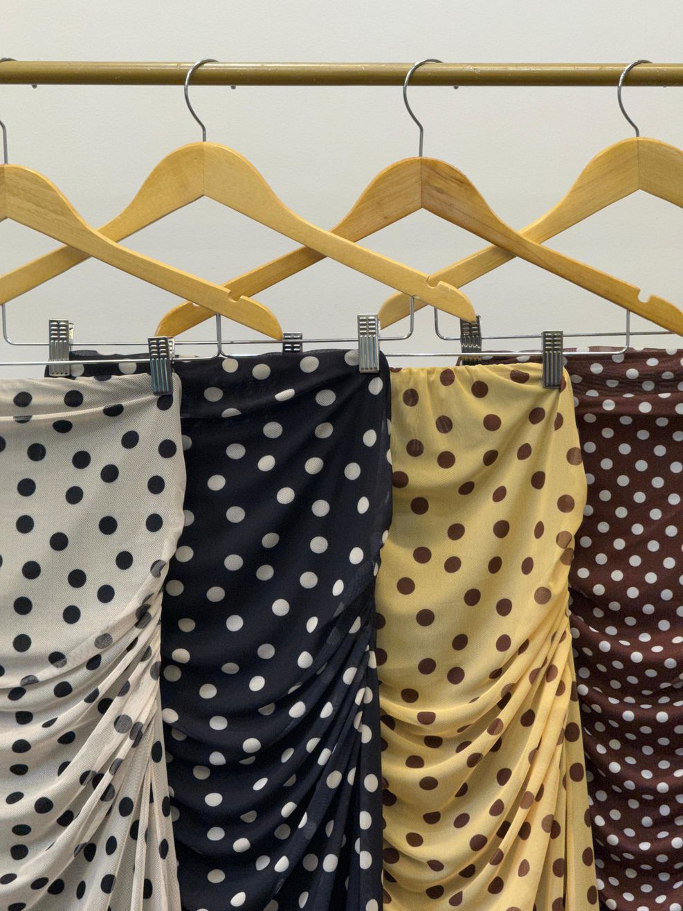 Vestido Tule Tomara que Caia Poá - Off White com Poá Preto 
