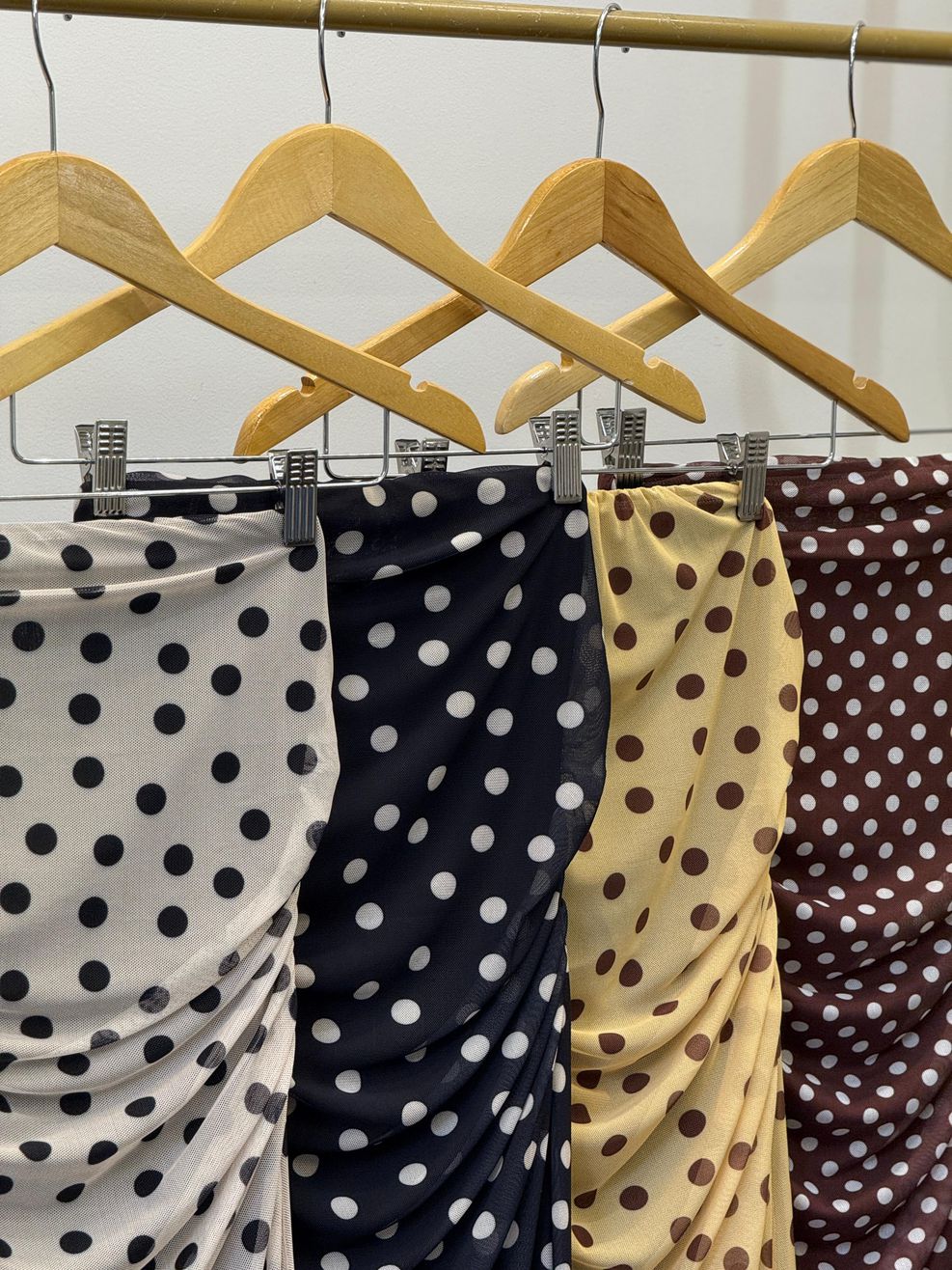 Vestido Tule Tomara que Caia Poá - Off White com Poá Preto 