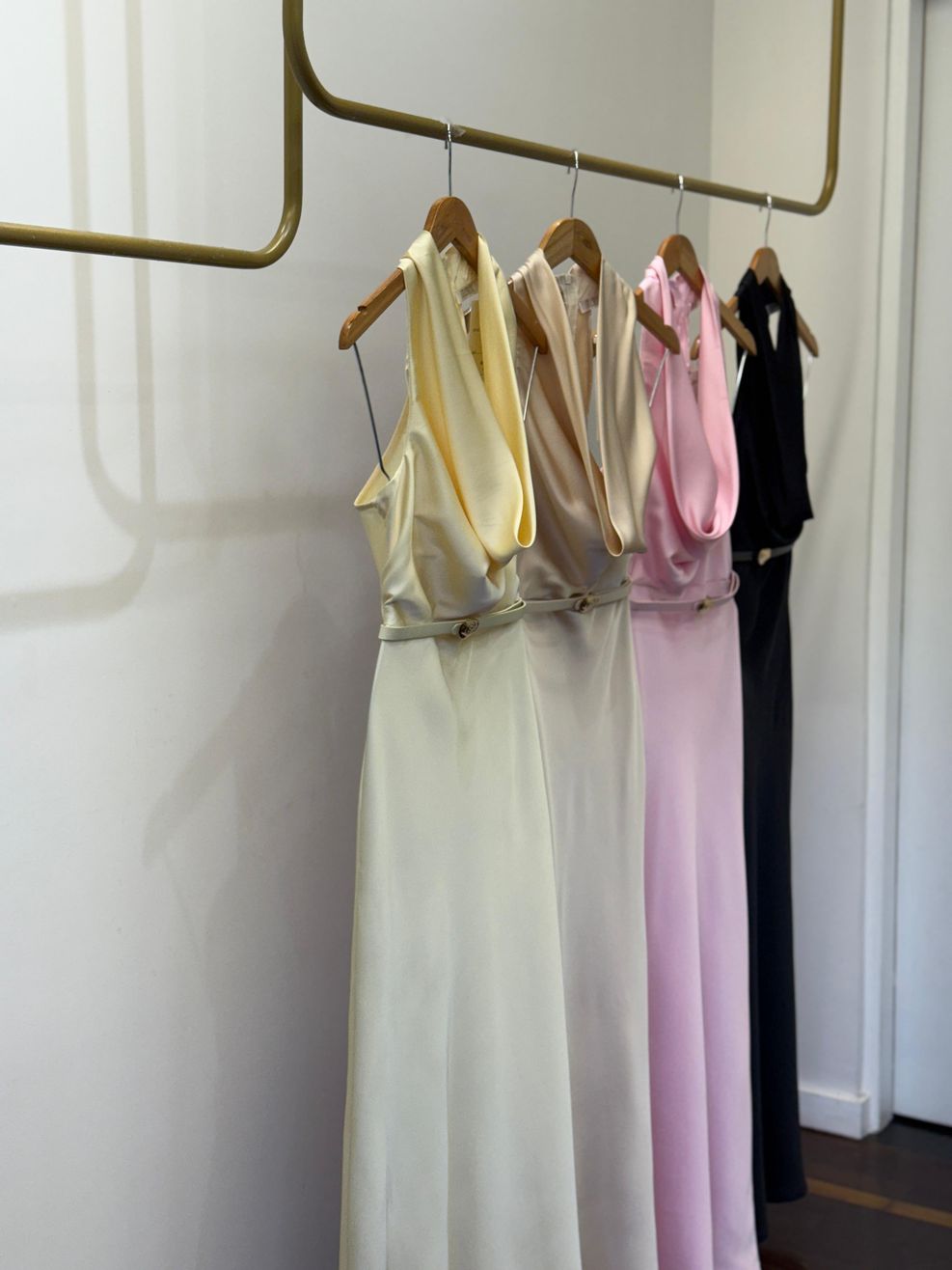Vestido Cetim Gola Boba Gabriela - Amarelo Manteiga 