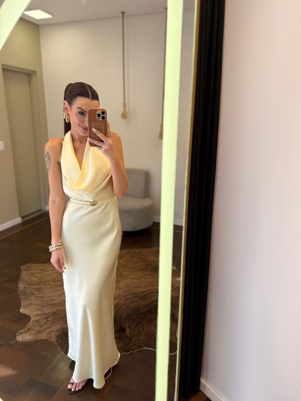 Vestido Cetim Gola Boba Gabriela - Amarelo Manteiga 
