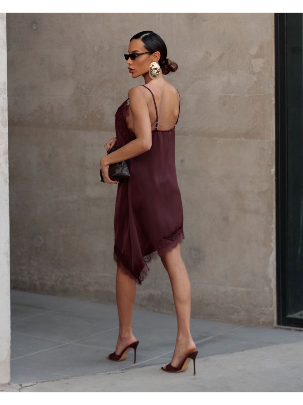 Vestido Cetim e Renda Assimétrico Brunna - Marrom