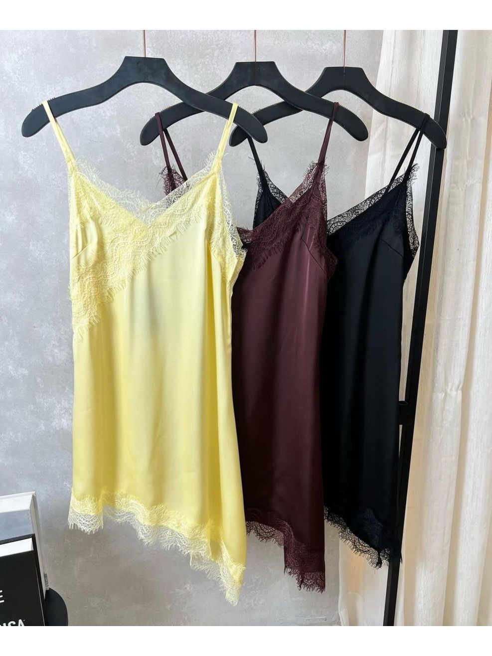 Vestido Cetim e Renda Assimétrico Brunna - Marrom