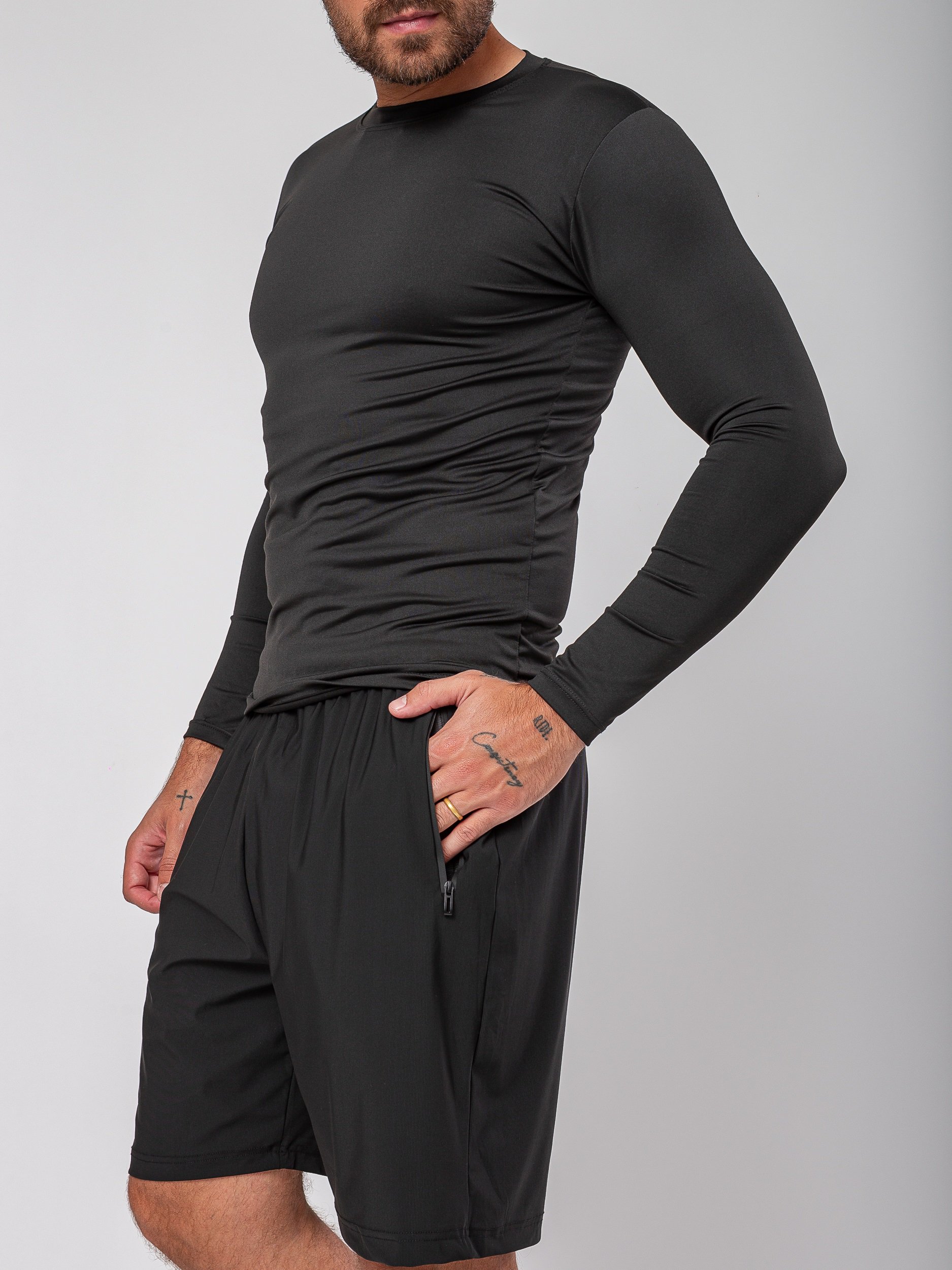 Bermuda para banho com bolsos com zíper