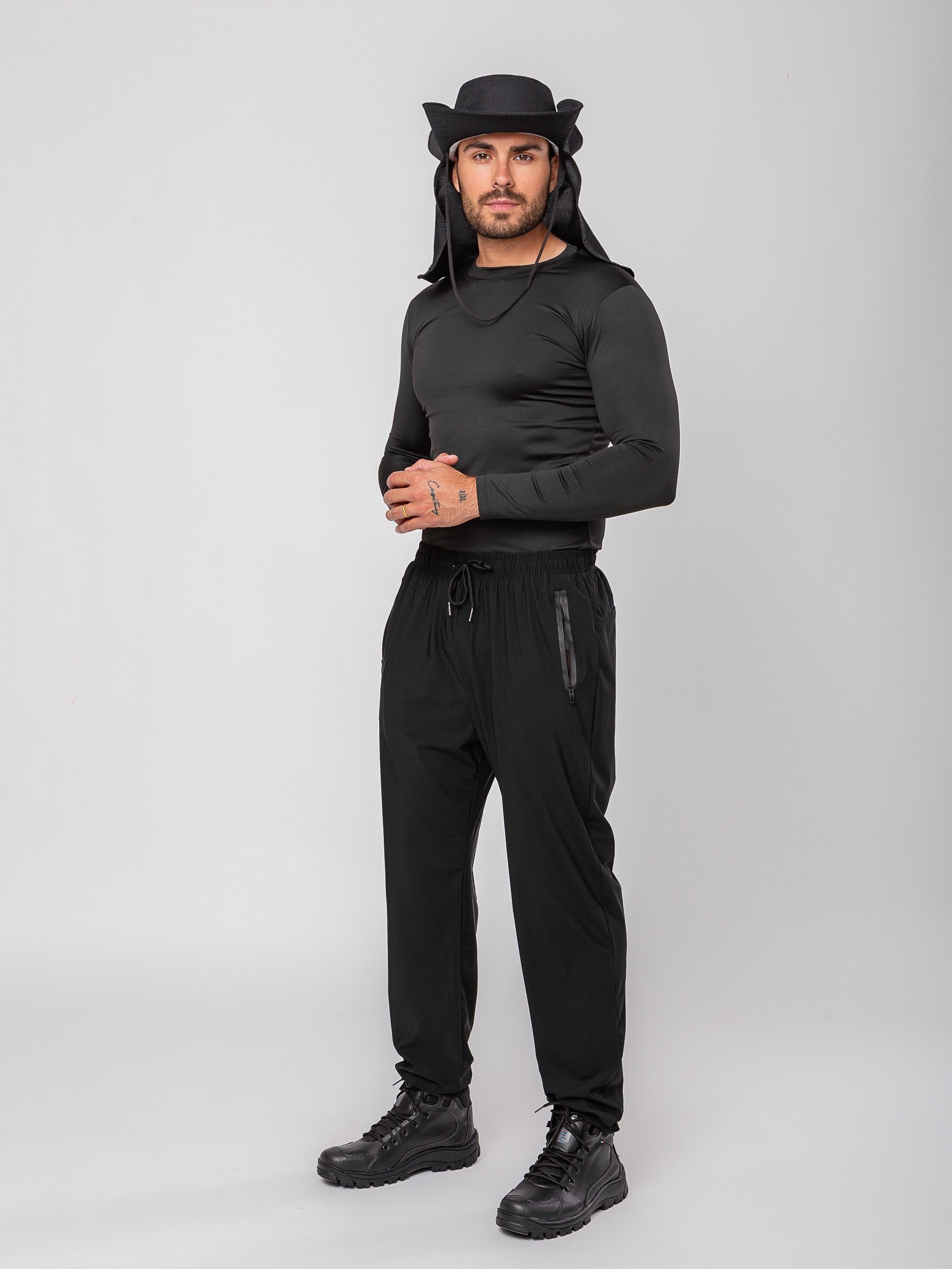 Calça Esportiva com bolsos com zíper