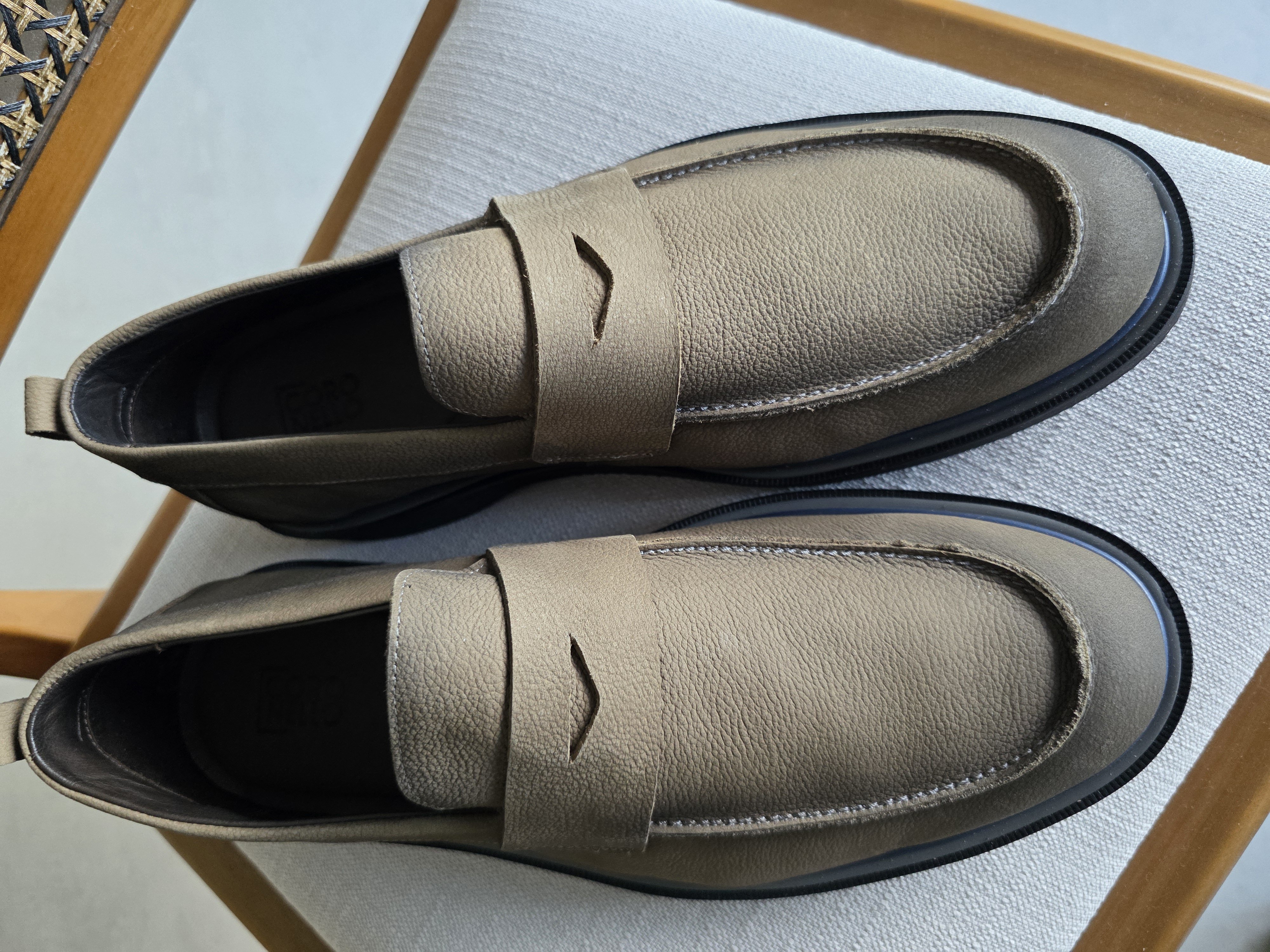 Sapato Loafer Louis em Couro Selaria Cimento | Coronello